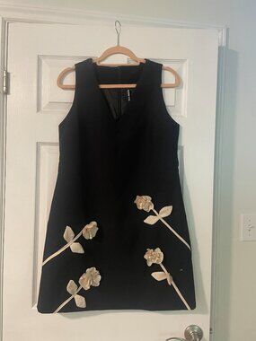 Elli White Black Dress with Cream embellished flowers Size Medium